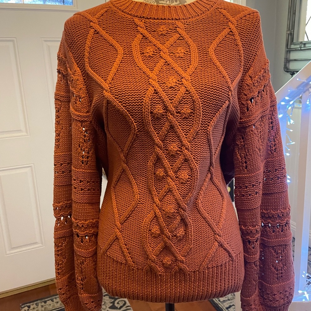 Crewneck chestnut fisherman’s sweater NWT